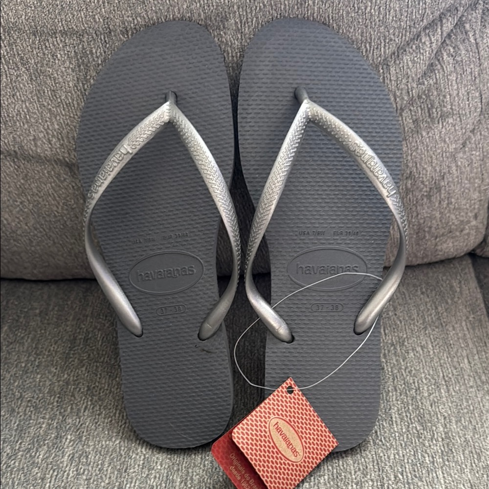 NWT Havaianas Steel Grey Flip Flops